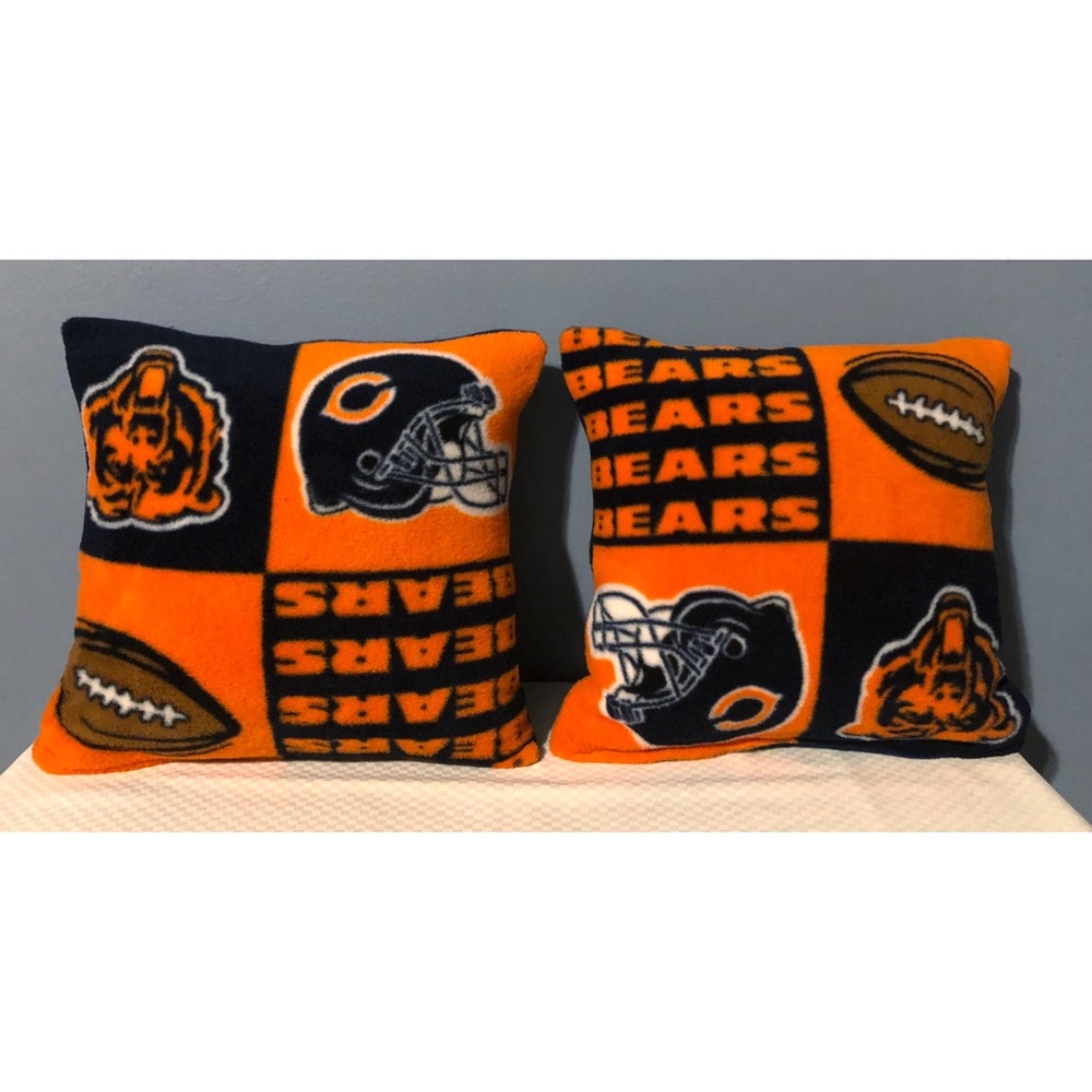 2 NFL Chicago Bears Throw Pillows,
13” x 13”